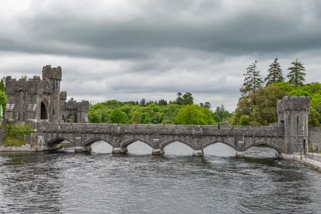 Brücke zum Schloss Ashford