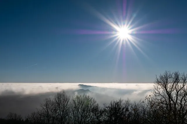 Die Wolkendecke unter der Löwenburg