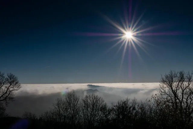 Die Wolkendecke unter der Löwenburg