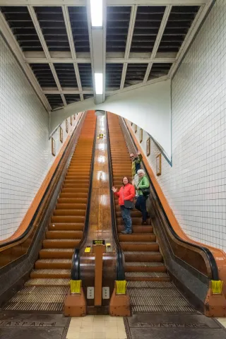 Die historischen Rolltreppen des Sint-Anna-Tunnel unter der Schelde