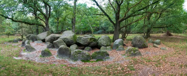 The royal tomb of Groß Berßen, also known as Groß-Berßen VIII, is a Neolithic passage grave with the Sprockhoff no. 860