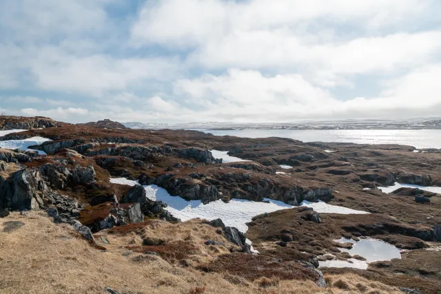 Kletterei zum nördlichen Leuchtfeuer im Norden der Insel Vardøya 