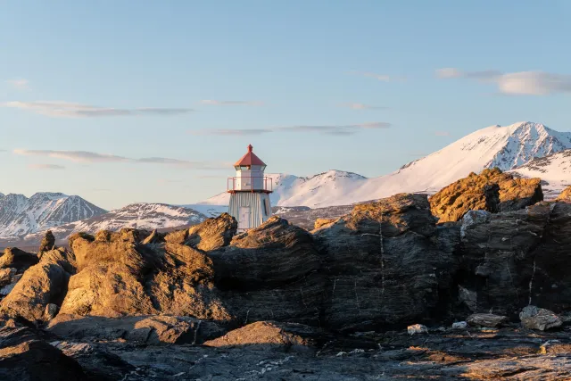 Der Leuchtturm an der Spitze von Lenangsøyra