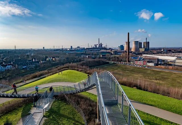 Tiger and Turtle bei Tag auf der Heinrich-Hildebrand-Höhe in Duisburg