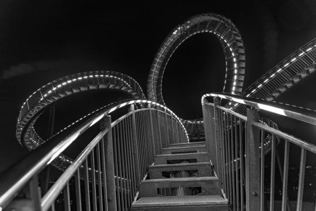 Tiger and Turtle bei Nacht auf der Heinrich-Hildebrand-Höhe in Duisburg