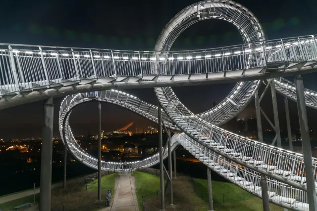 Tiger and Turtle bei Nacht auf der Heinrich-Hildebrand-Höhe in Duisburg