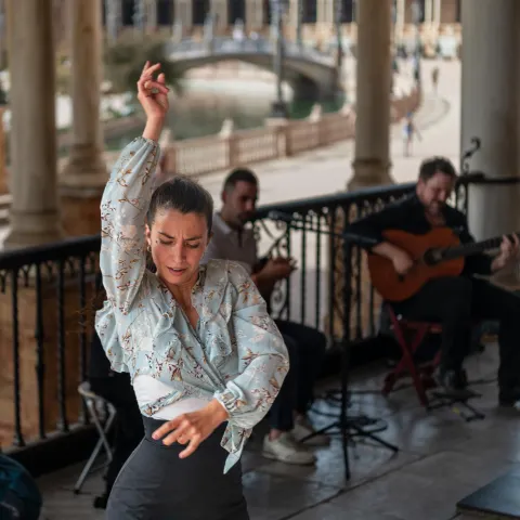 Flamenco dancer in the Plaza de España