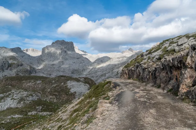 Zu den Picos de Europa