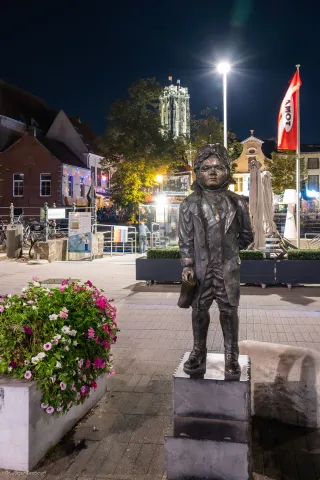 Monument to the young van Beethoven