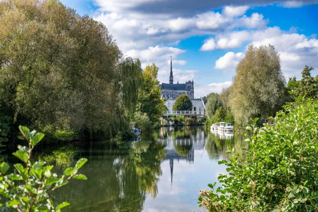 Cycling along the Somme near Amiens